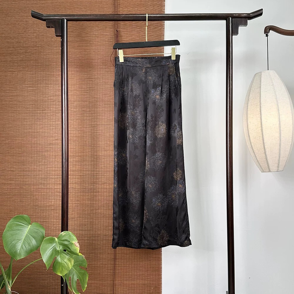 牡丹映池——新款桑蚕丝香云纱花萝紫色牡丹松紧腰直筒裤JX8880