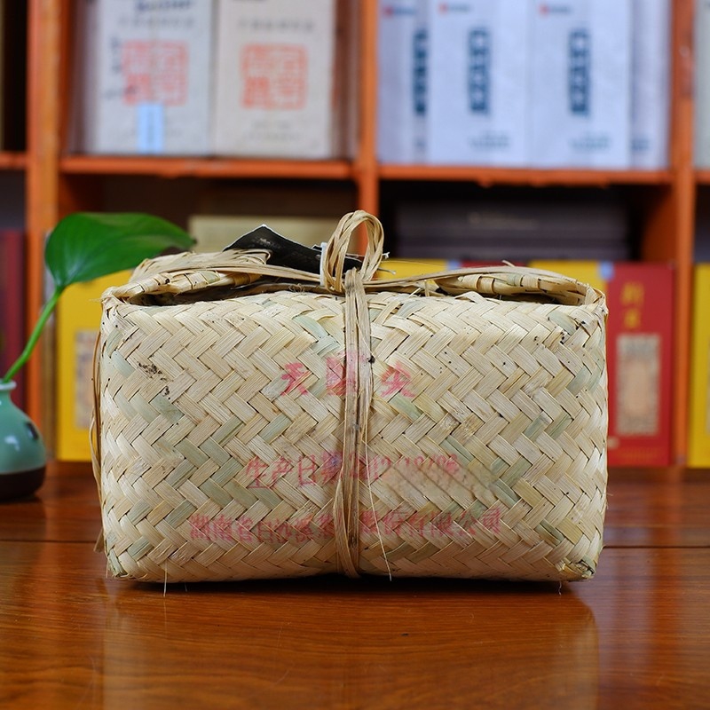 安化黑茶2013年白沙溪2kg天尖茶竹篾篓装茶松烟香一级料散茶