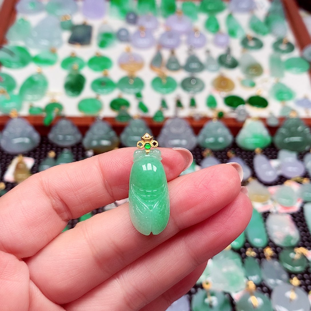 翡翠18K金镶嵌颈饰