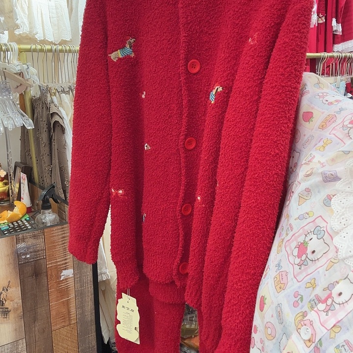 三醋酯纤维开衫红腊肠狗