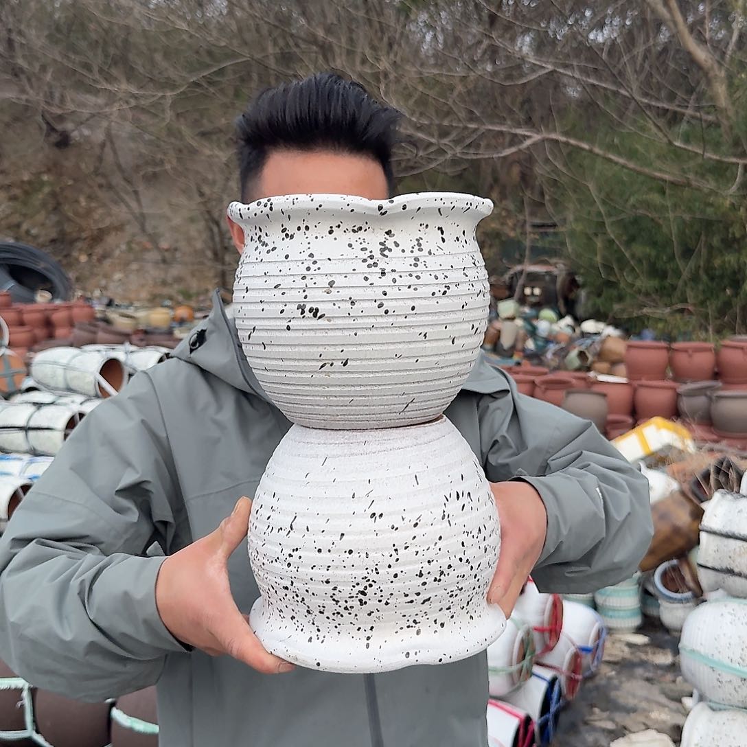 紫砂花盆口20高17（两个白色花边口