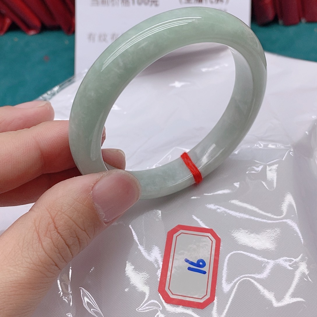翡翠手镯未镶嵌爆****！166666666
