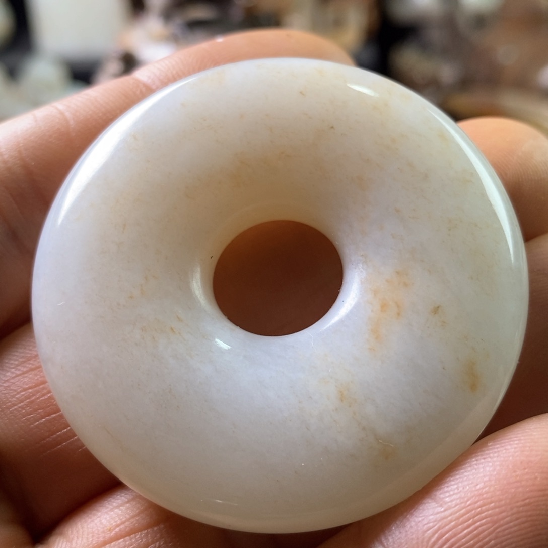 颈饰未镶嵌和田玉（青玉）