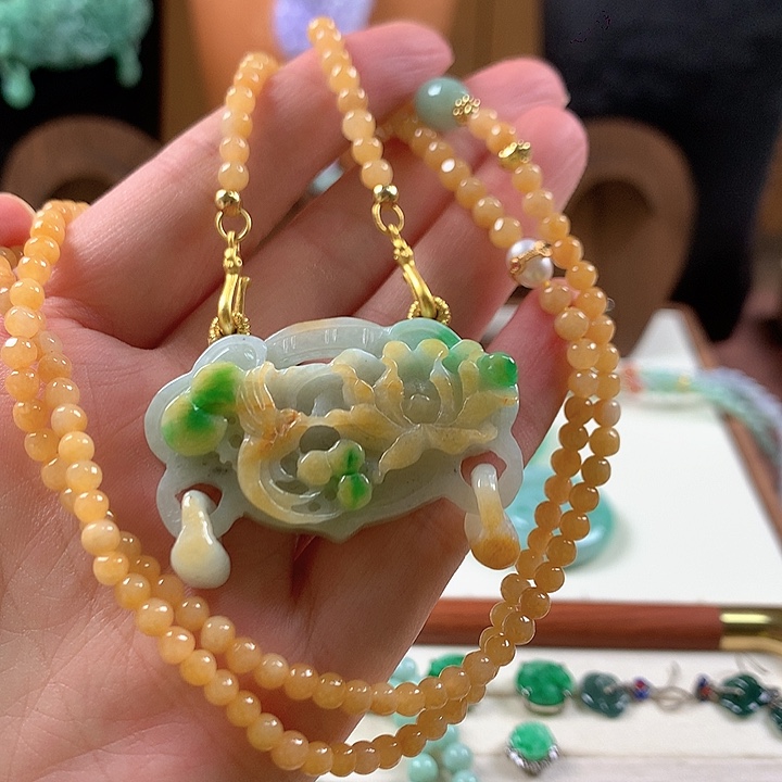 翡翠未镶嵌颈饰吊坠