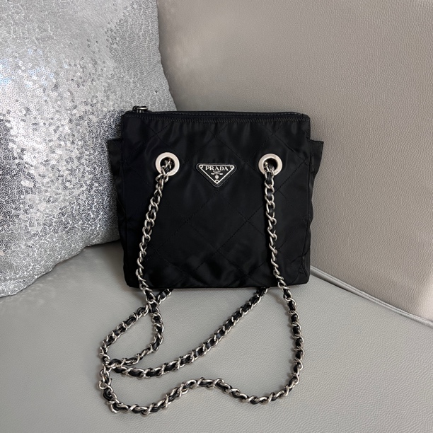 95新 Prada/普拉达 小号黑银色22cm菱格链条降落伞单肩腋下流浪包