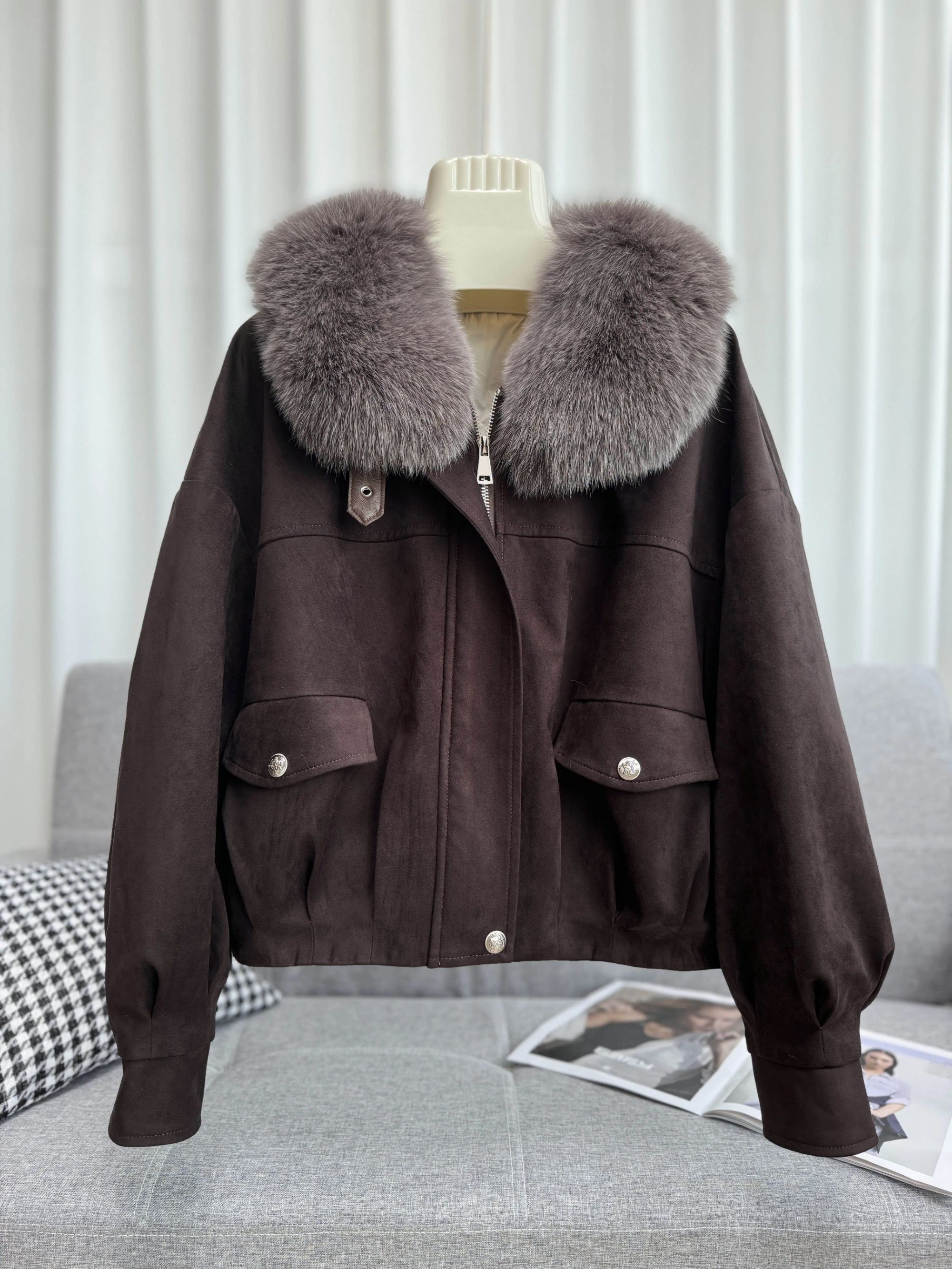 〈纪朵研〉1643短款通勤风连帽女POLO领常规长袖拉链外套