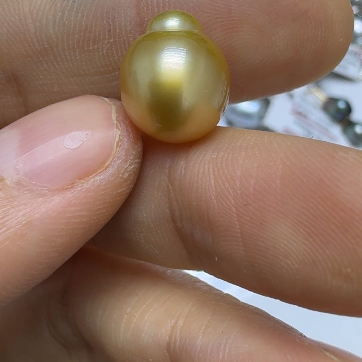 白***相未镶嵌海水珍珠颈饰