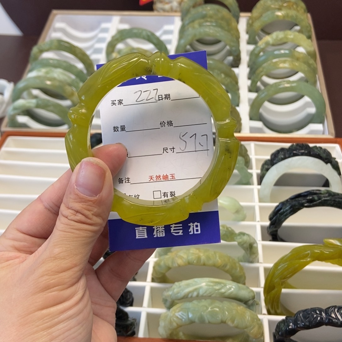 蛇纹石玉手镯未镶嵌