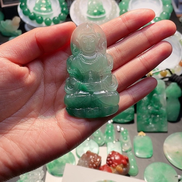 石英质玉吊坠未镶嵌有****下