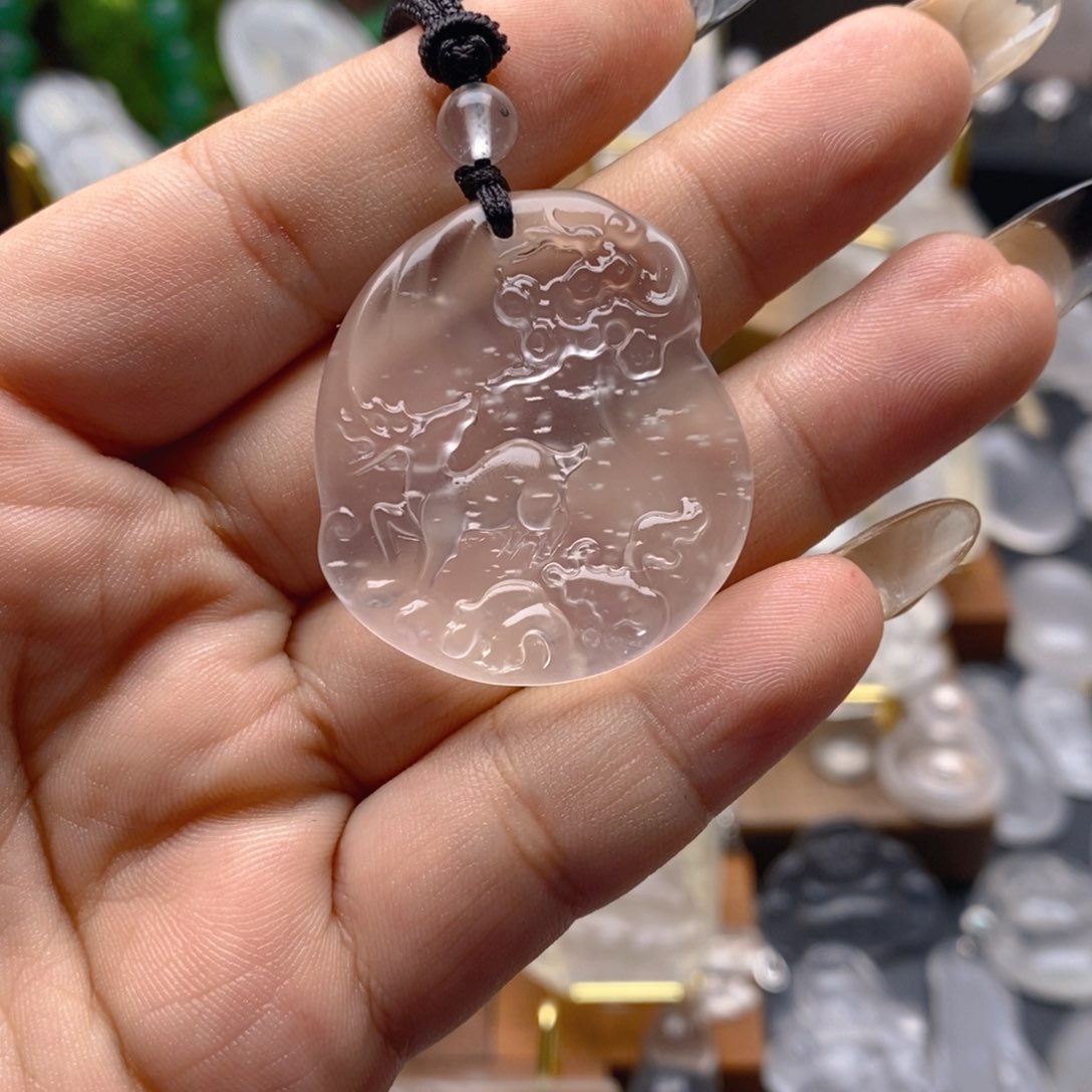 石英质玉颈饰未镶嵌?**心