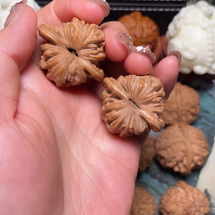 春***，文玩核桃吊坠36尺四座楼