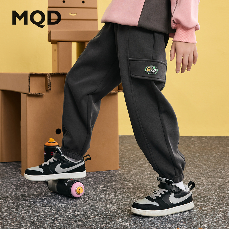MQD童装25春新款学院风运动休闲字母设计感束脚针织裤9651W1607