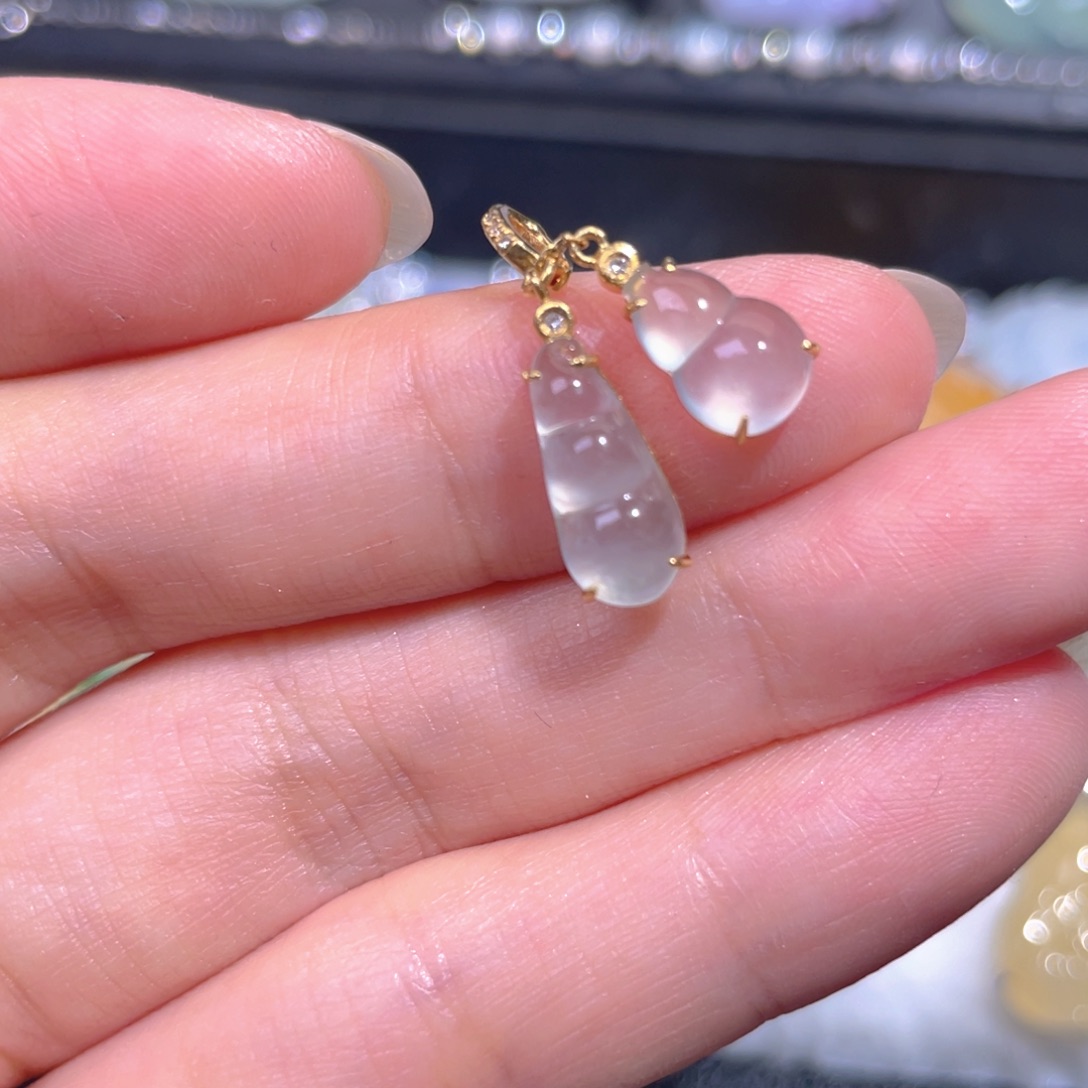颈饰18K金镶嵌翡翠翡翠