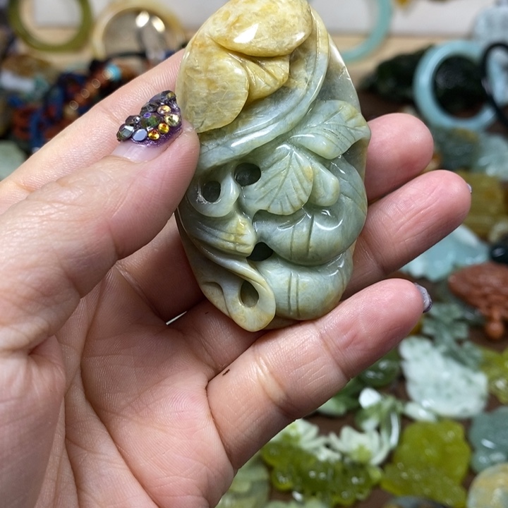 蛇纹石玉未镶嵌吊坠