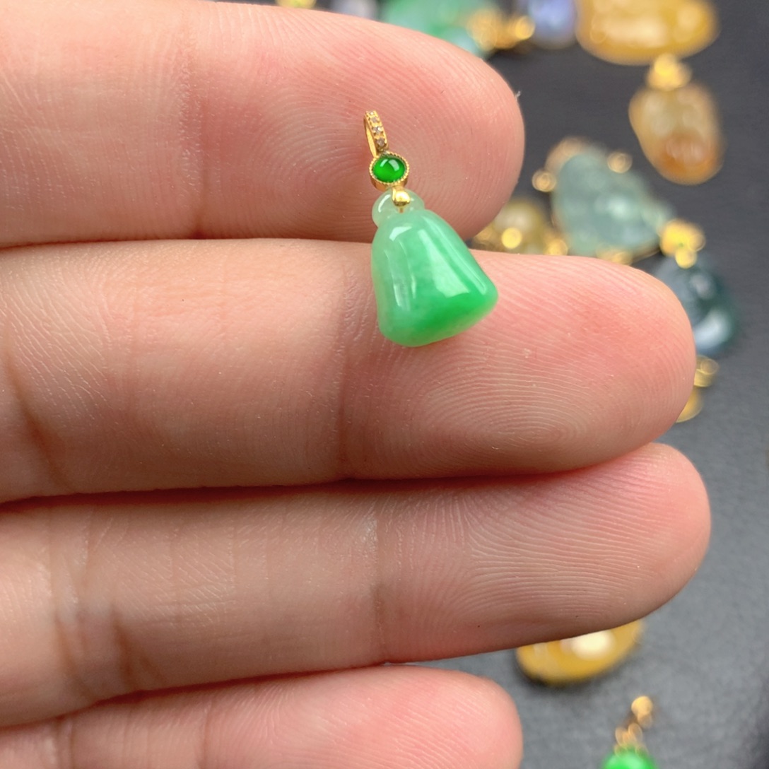 【闪购商品】颈饰18K金镶嵌翡翠翡翠