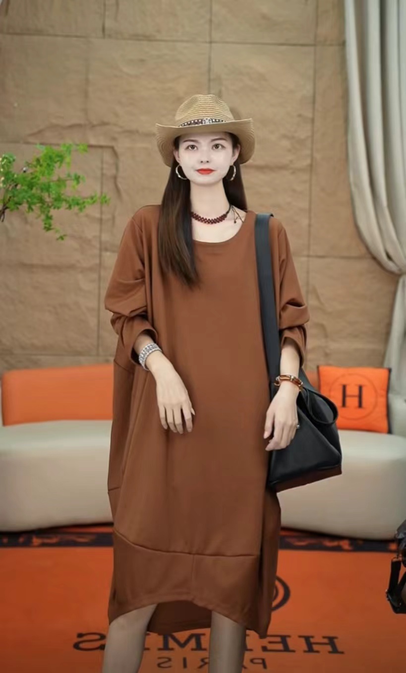 071（安言服饰）圆领纯色款秋季套头显瘦连衣裙时尚长袖秋冬开叉
