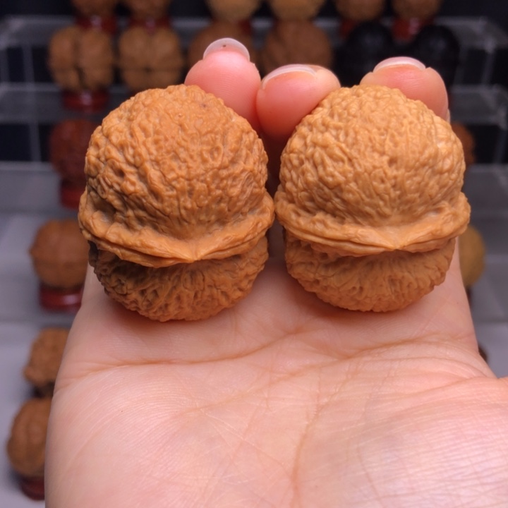 文玩核桃吊坠3鱼籽纹绣球