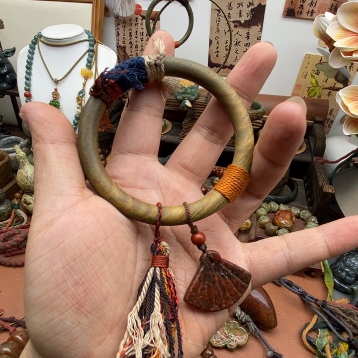 未镶嵌岫岩河磨玉（透闪石质玉）挂件