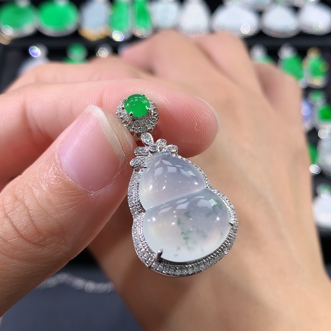 翡翠18K金镶嵌颈饰