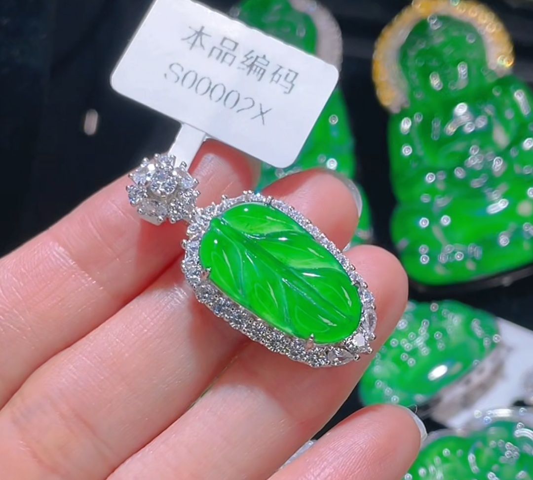 天然翡翠A货吊坠