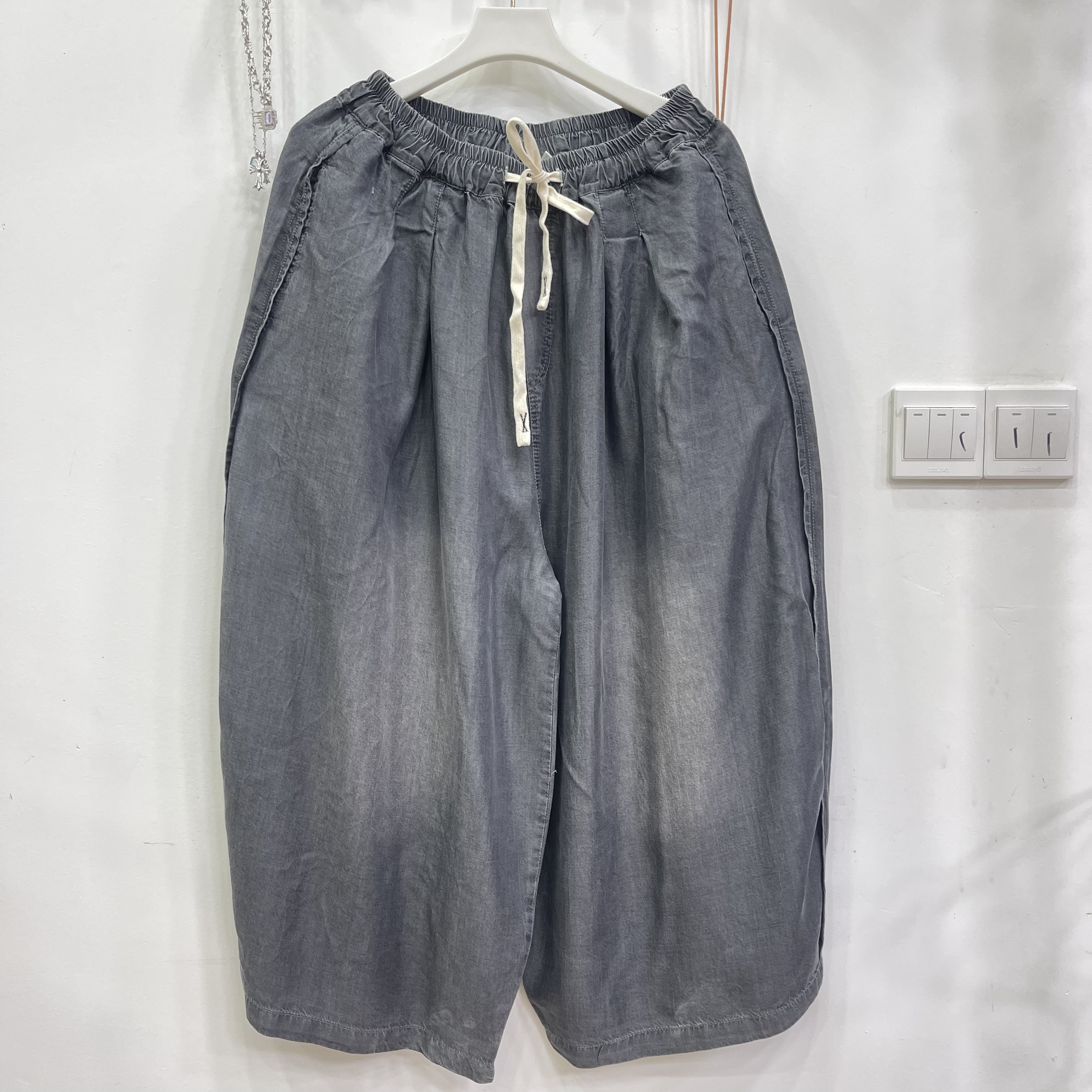 4130欧货黑灰色牛仔八分裤女