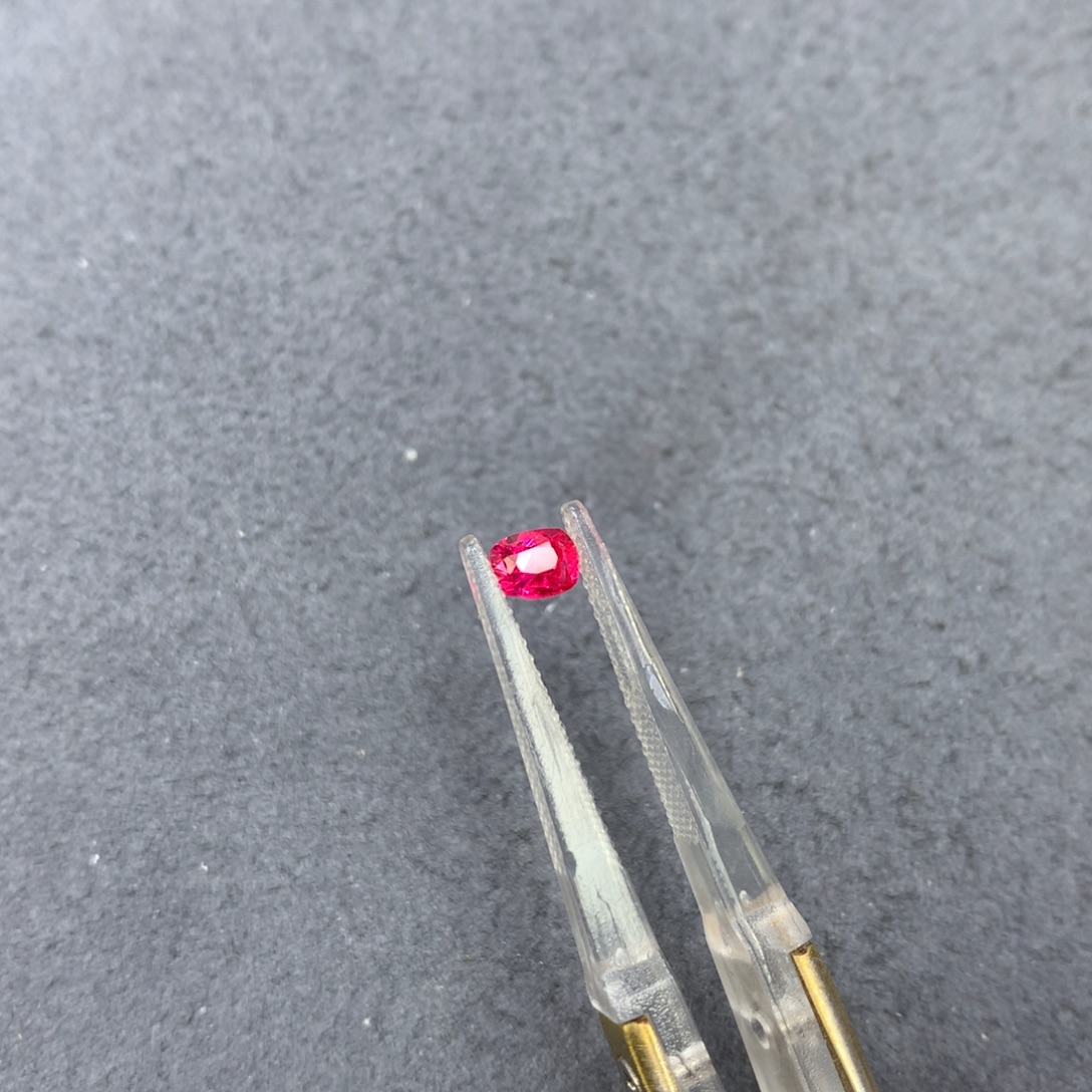 尖晶石裸石0.32ct绝地武士尖晶石