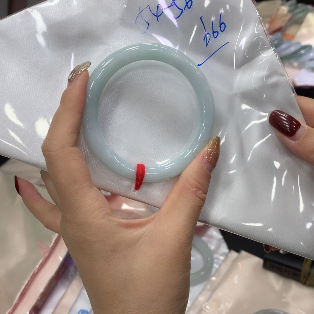 翡翠手镯未镶嵌小*子买断