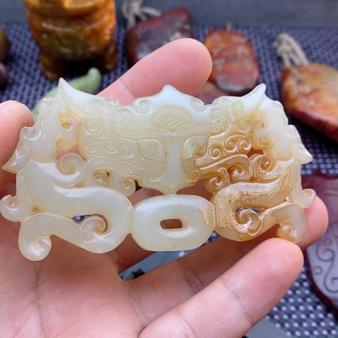 蛇纹石玉颈饰未镶嵌