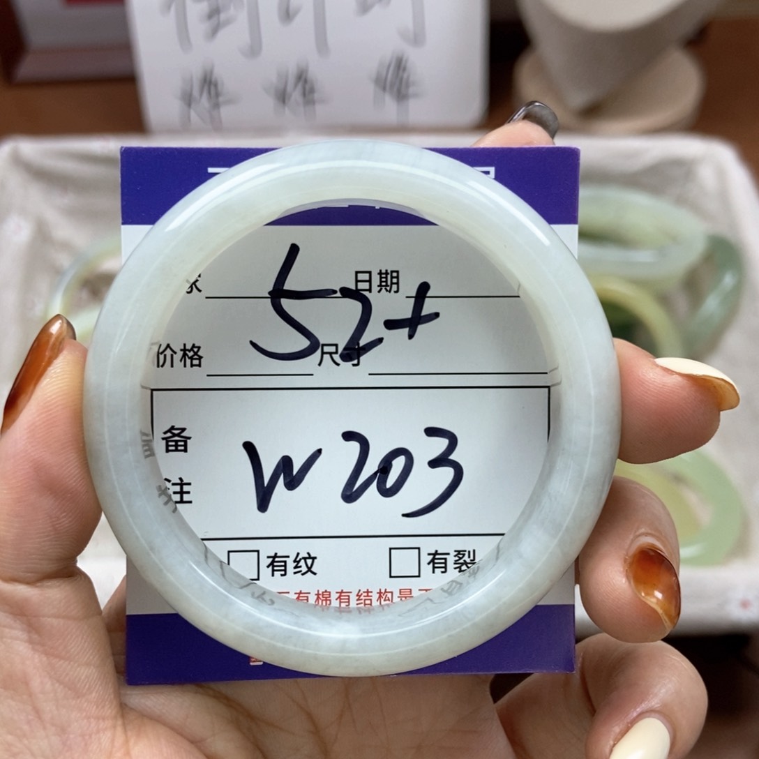 岫玉手镯手镯未镶嵌