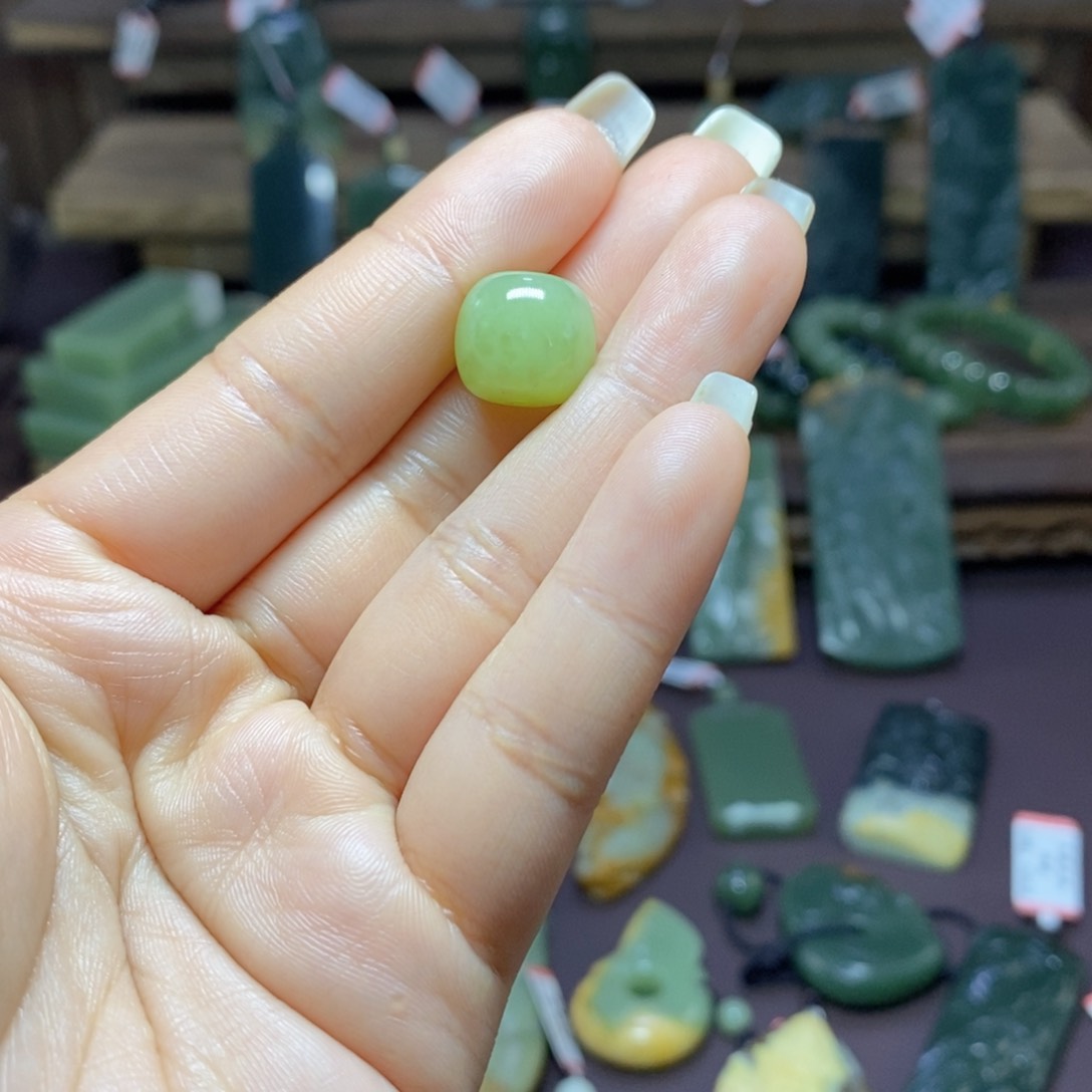 岫岩老玉（透闪石质玉）颈饰未镶嵌碰*车