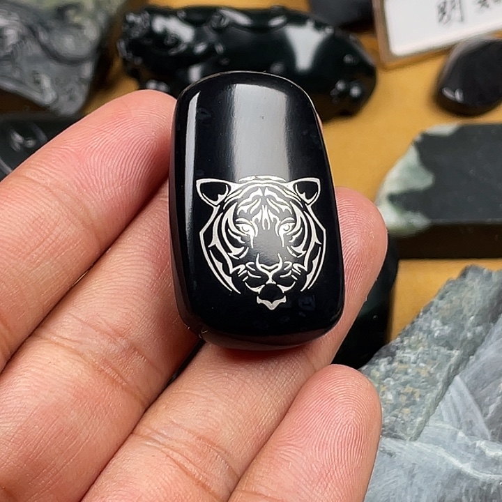 张***宏和田玉未镶嵌颈饰