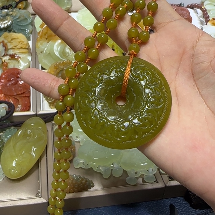 蛇纹石玉吊坠未镶嵌