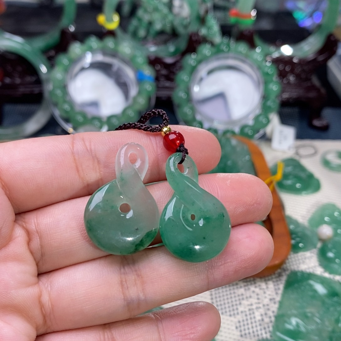 石英质玉颈饰未镶嵌苹*