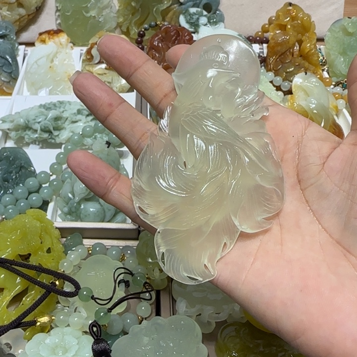 蛇纹石玉吊坠未镶嵌