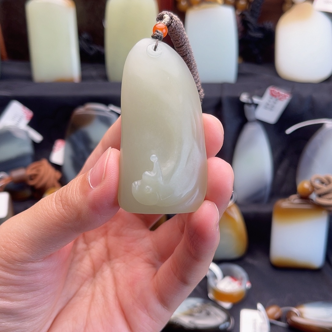 和田玉未镶嵌颈饰