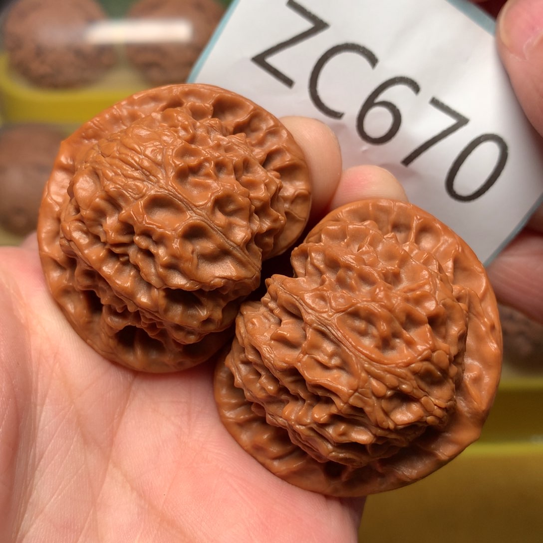 文玩核桃把件红皮桃心宫灯43