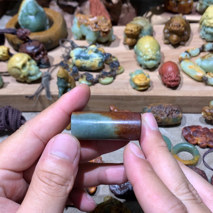 未镶嵌岫岩河磨玉（透闪石质玉）挂件