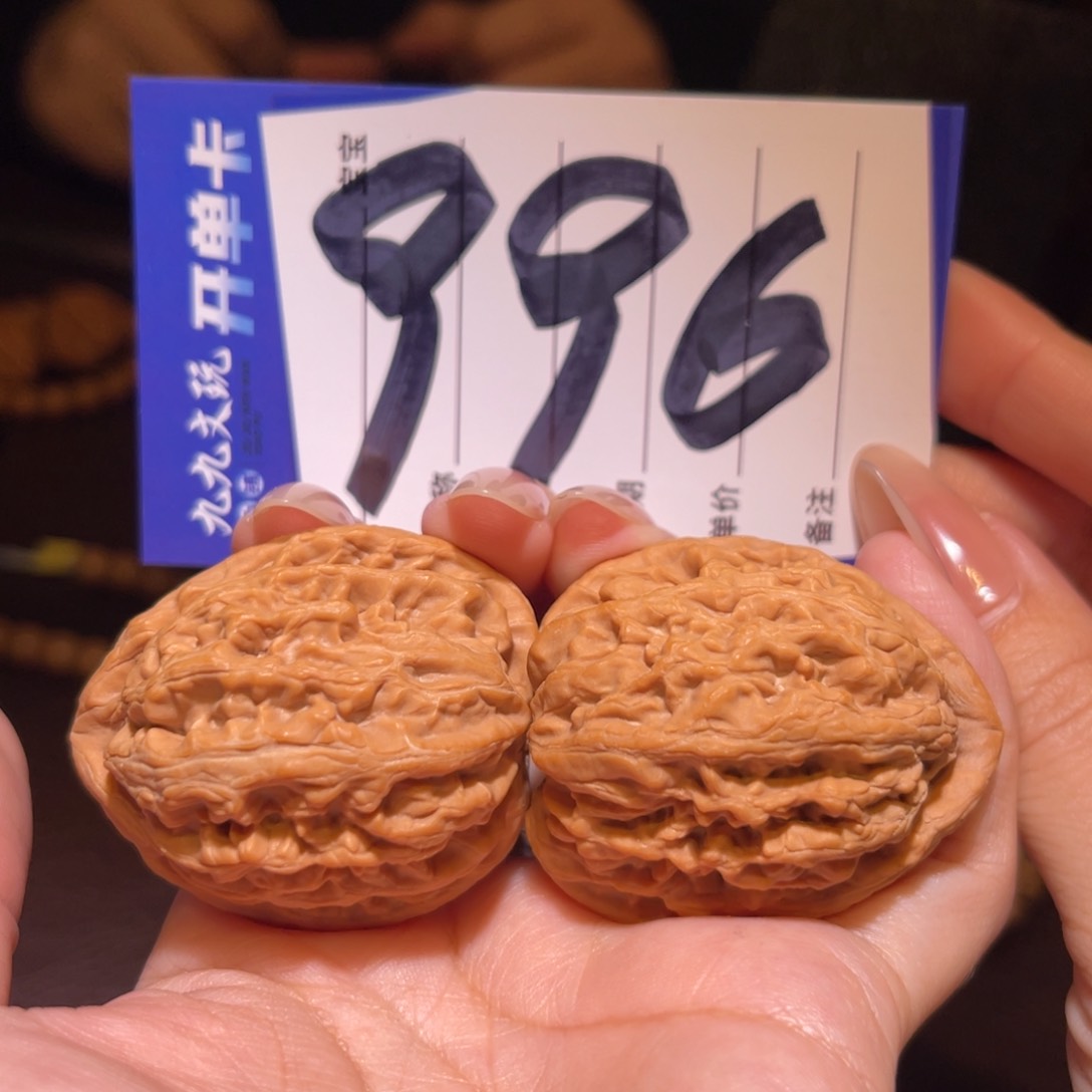 文玩核桃把件41红锦鲤