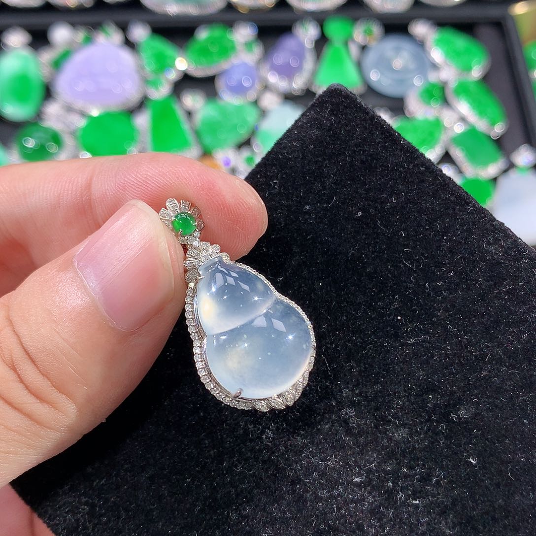 翡翠18K金镶嵌颈饰