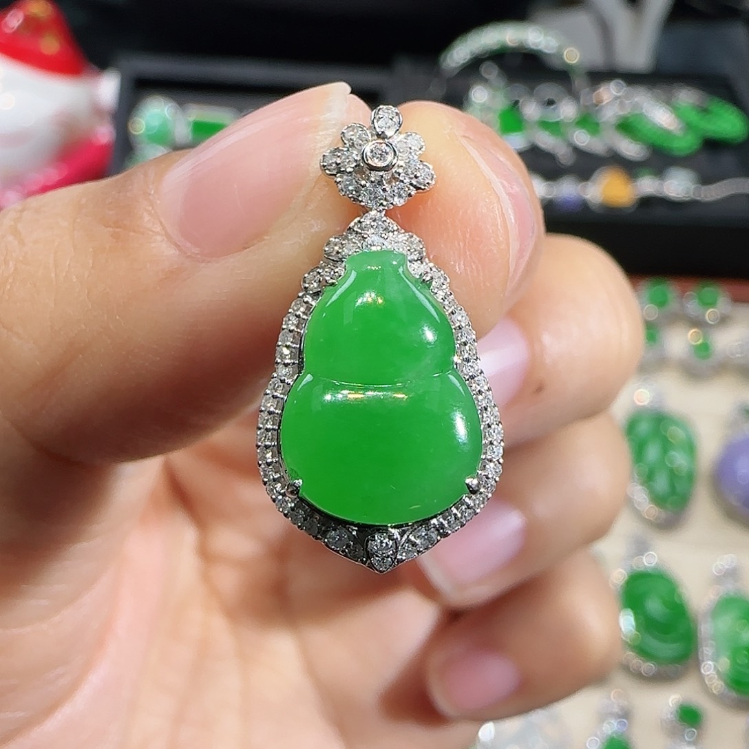 翡翠吊坠(不含链)18K金镶嵌