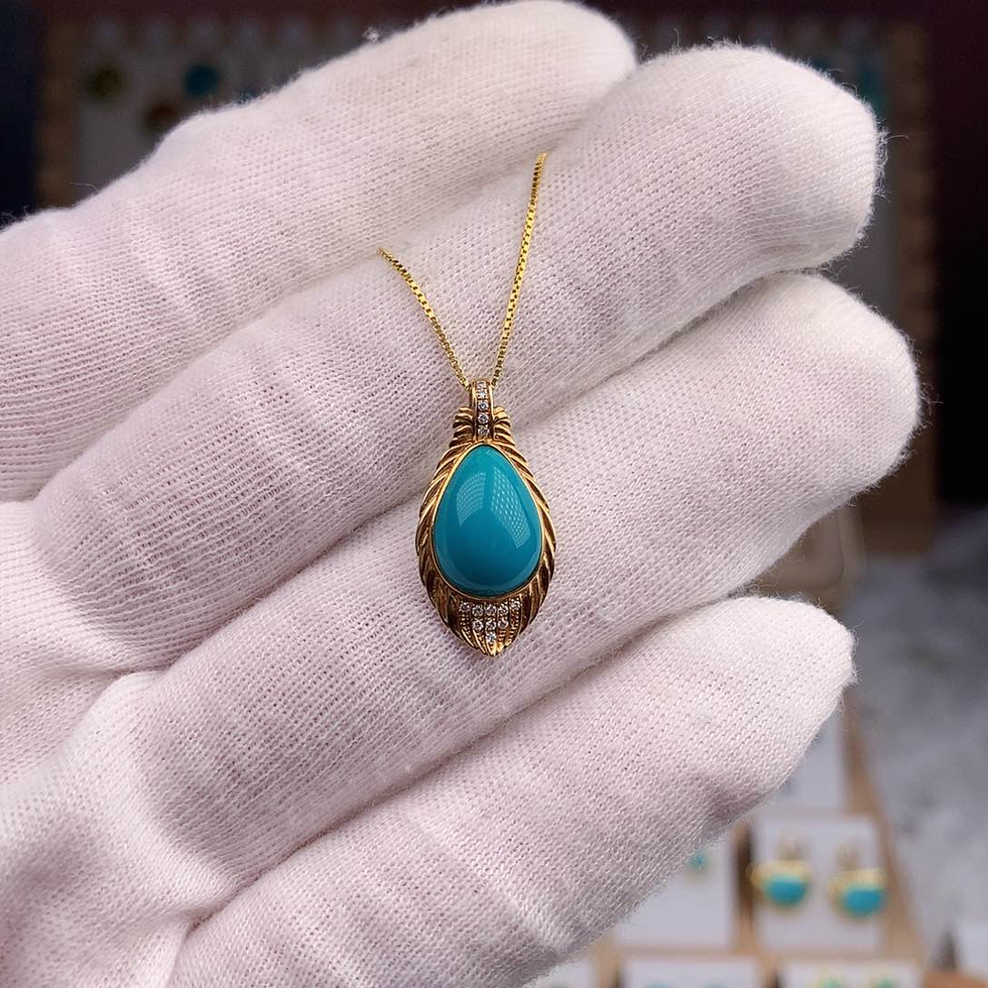 绿松石颈饰18K金镶嵌