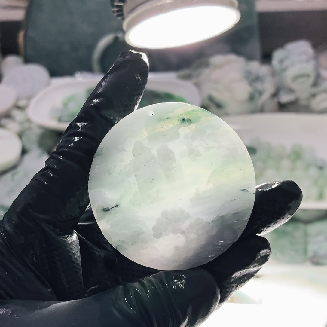 翡翠未镶嵌颈饰边角料