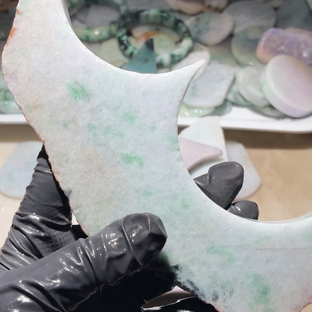 翡翠未镶嵌颈饰边角料