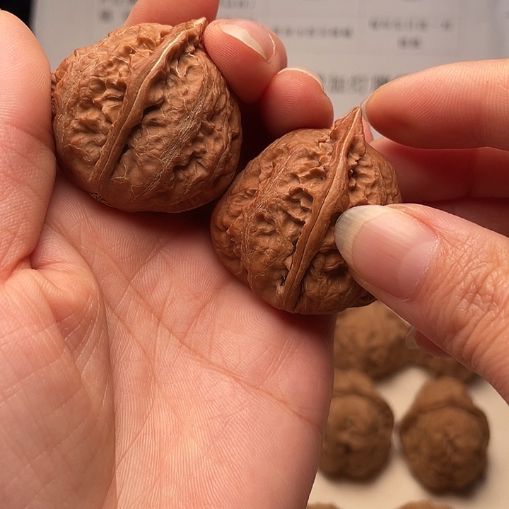 文玩核桃吊坠秋子