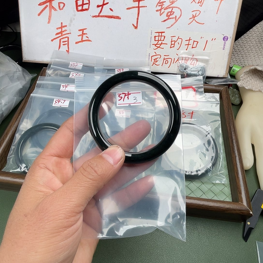 且***l和田玉未镶嵌手镯