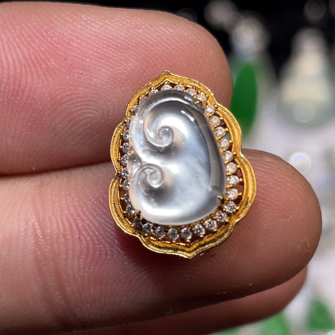 翡翠18K金镶嵌颈饰