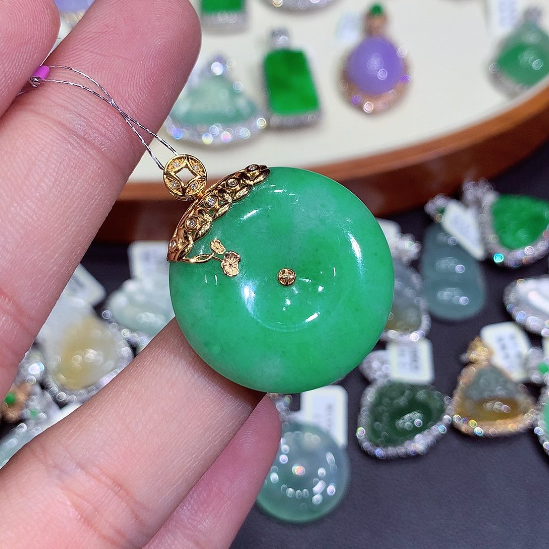 翡翠吊坠(不含链)18K金镶嵌