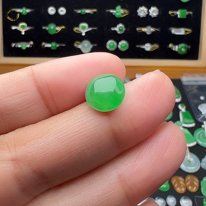 翡翠未镶嵌颈饰蛋