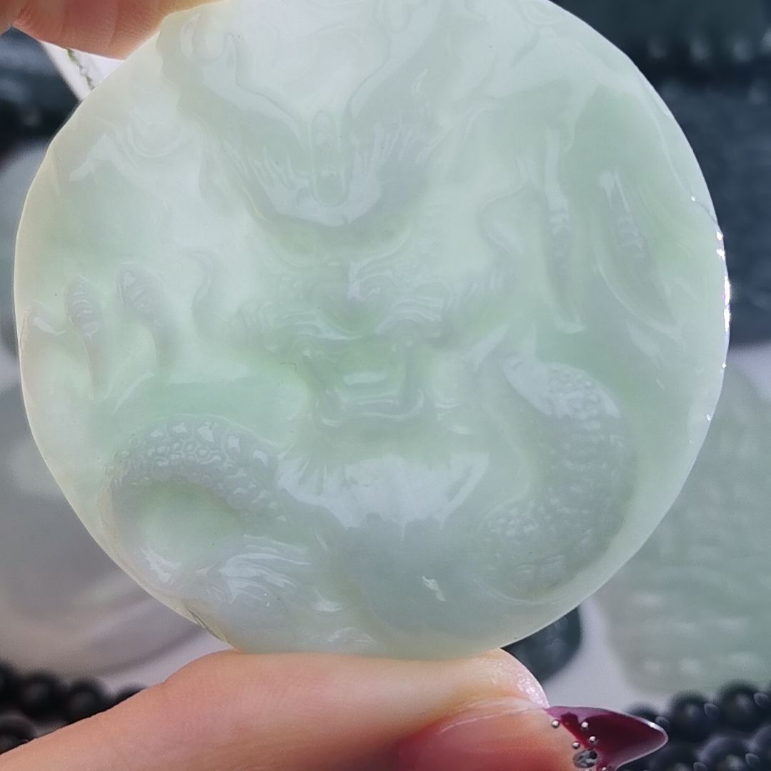 翡翠颈饰未镶嵌天然的A货翡翠多样性发货