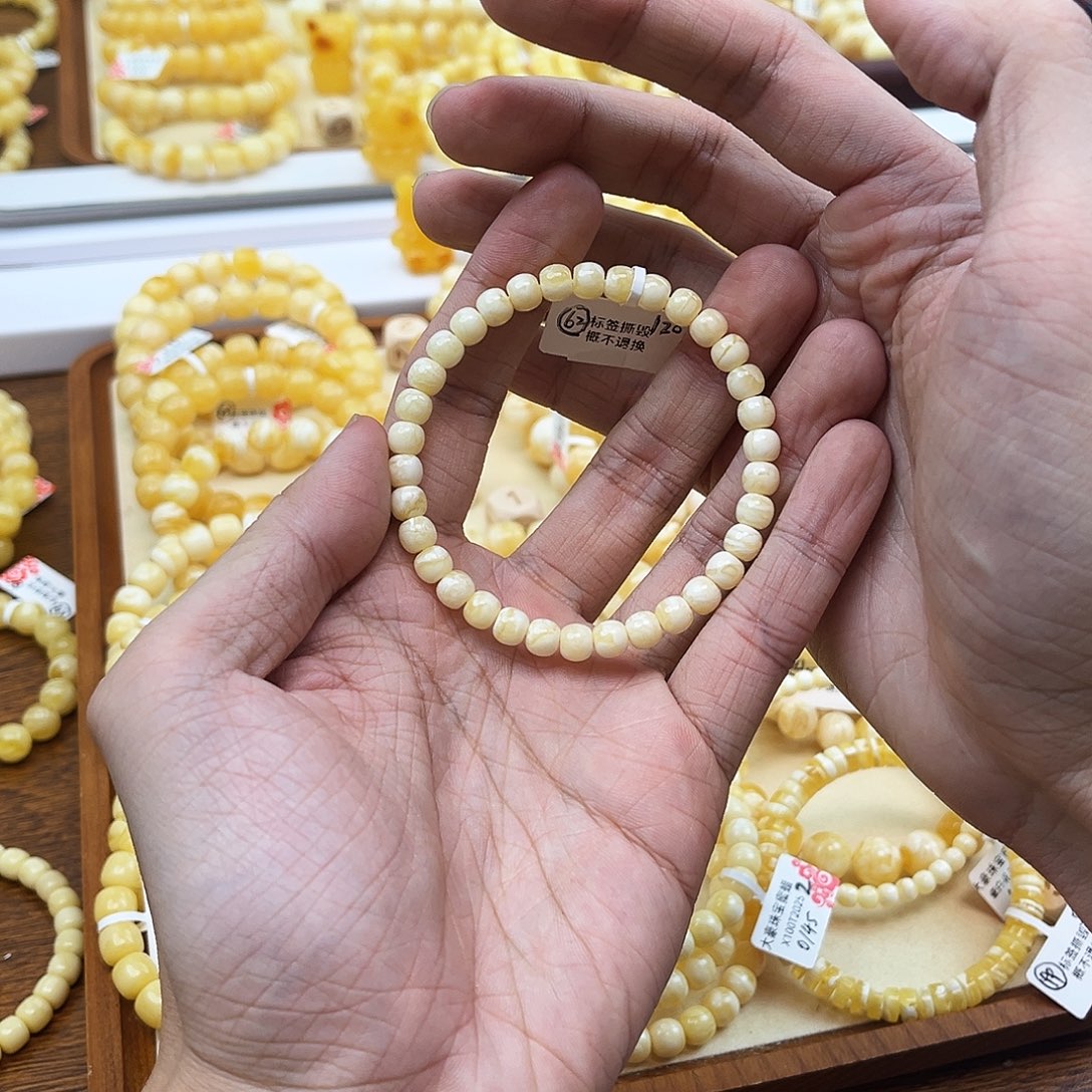 阳****蜜蜡未镶嵌手链奶瓷白6.5mm